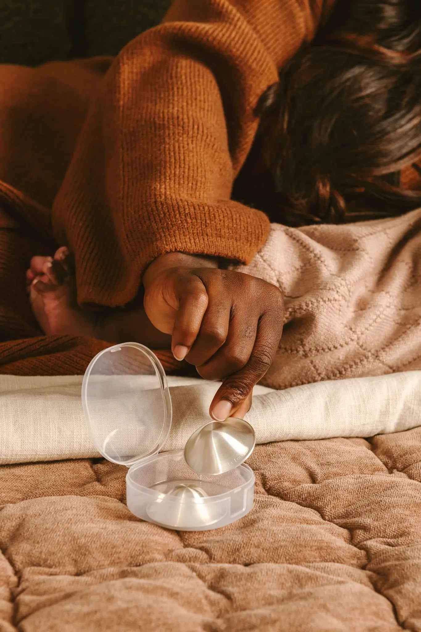Le Lolo 999 silver nursing cups with intricate engraved design, showcasing traditional handcrafted craftsmanship.