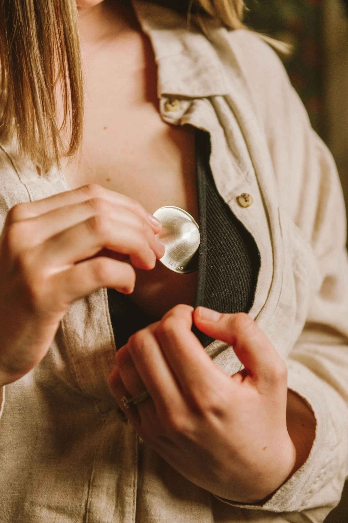 Le Lolo 999 silver nursing cups with intricate engraved design, showcasing traditional craftsmanship and polished silver finish.