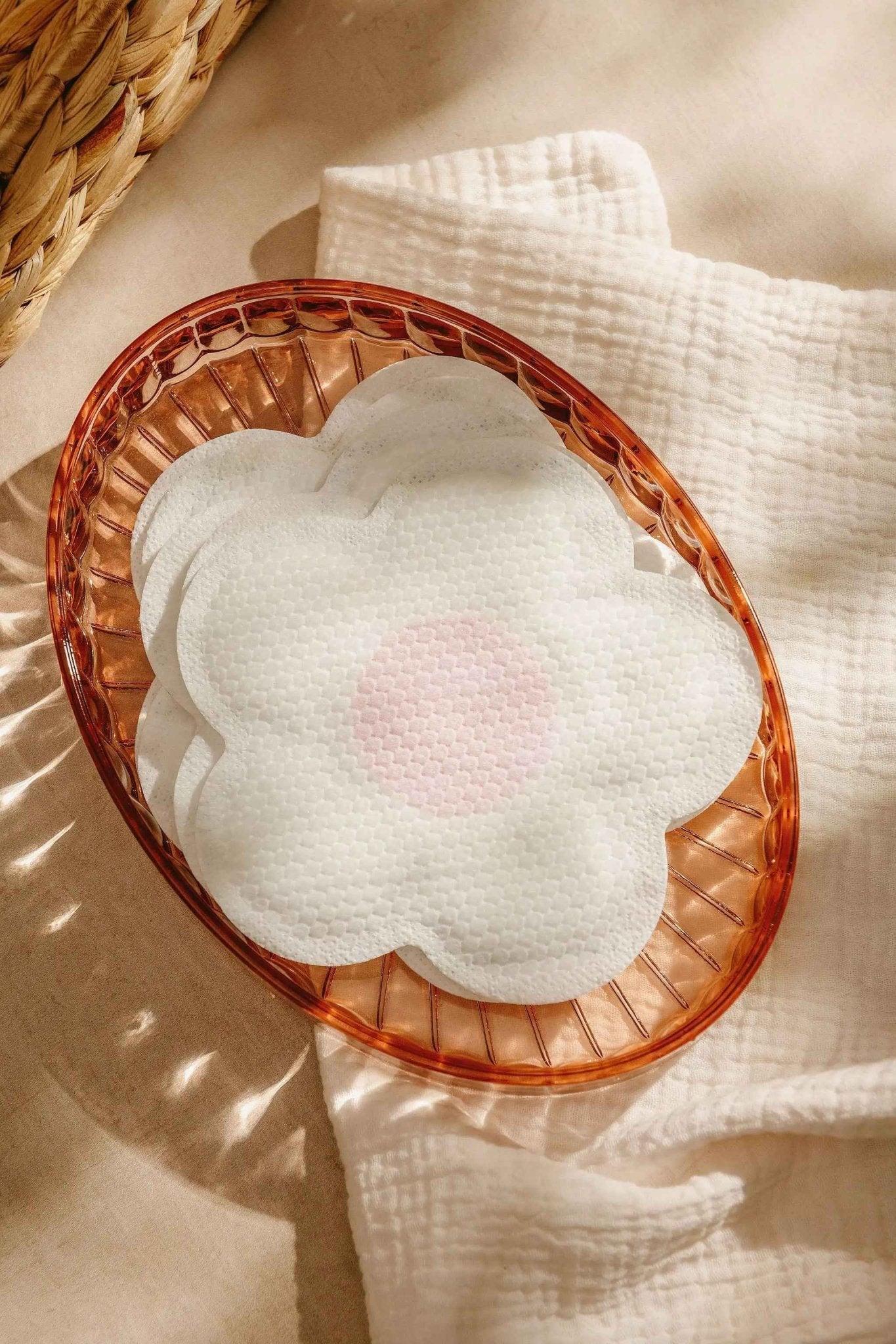 Le Lolo disposable nursing pads shown in a pack, soft and absorbent for breastfeeding comfort and leak protection.
