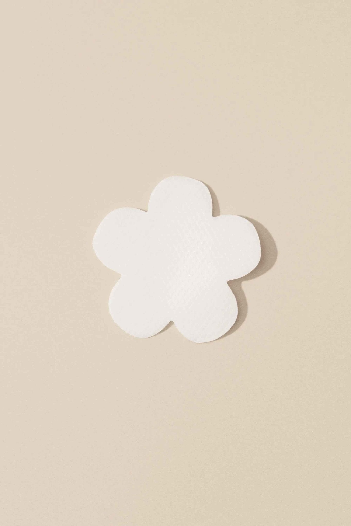 Le Lolo hydrogel cooling pads for soothing relief, shown in a close-up image highlighting their transparent, gel-filled design.