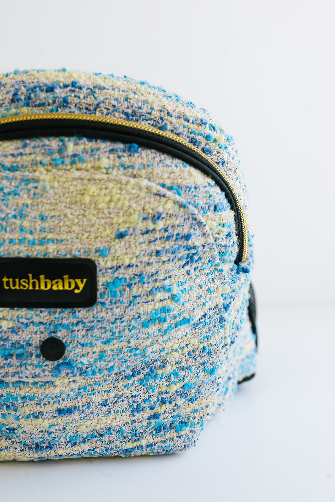 Tushbaby Hip Carrier for babies and toddlers, showing padded waist belt and adjustable straps, designed for comfortable carrying.